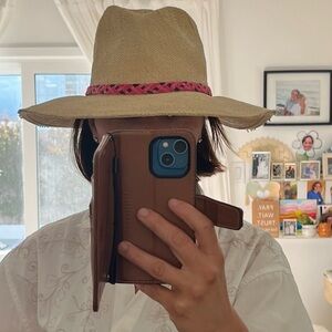 Gap hat, straw with pink detail